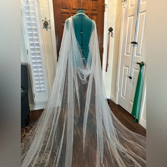 Tulle Pearl & Rhinestone Cathedral Length White/Winter White Bride/Costume Cape - Picture 8 of 8